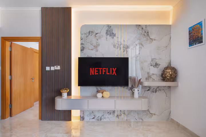 The Links East: The television wall