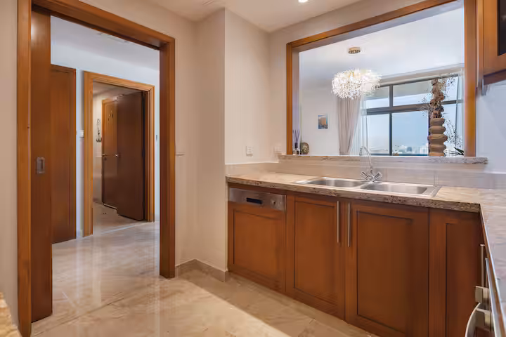 The Links East: The kitchen from the door