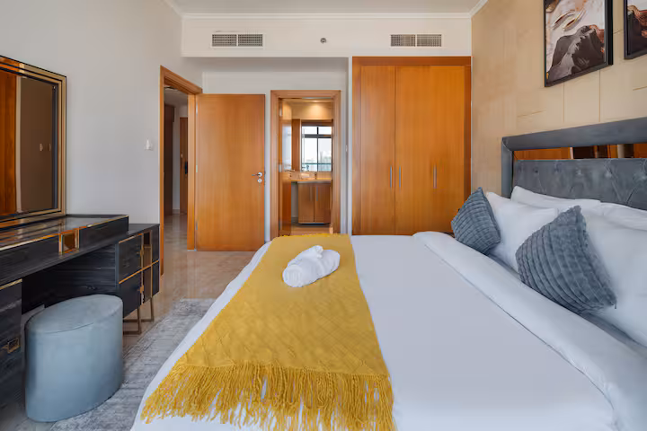 The Links East: The bedroom and the wardrobe