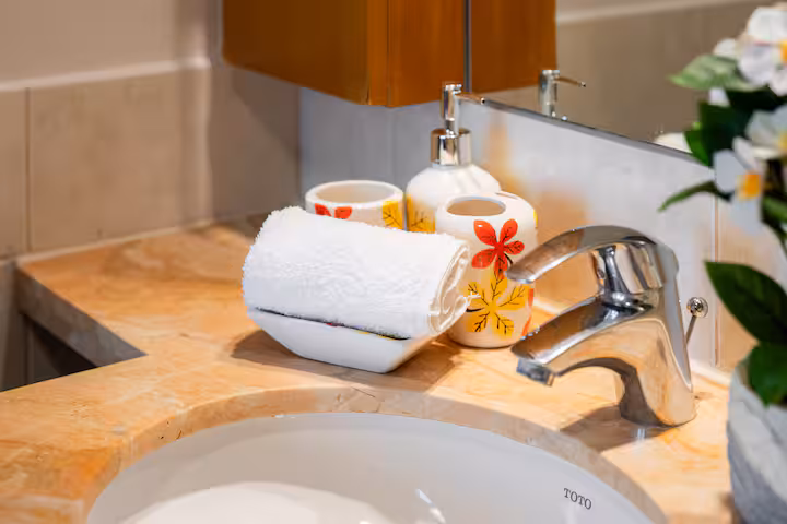 The Links East: Towels by the basin