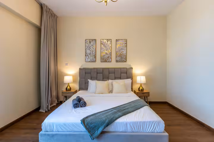 Sulafa Tower: Bedroom two, the bed and the wardrobe