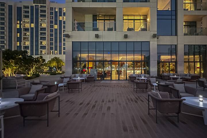 Vida Residences: The patio at dusk
