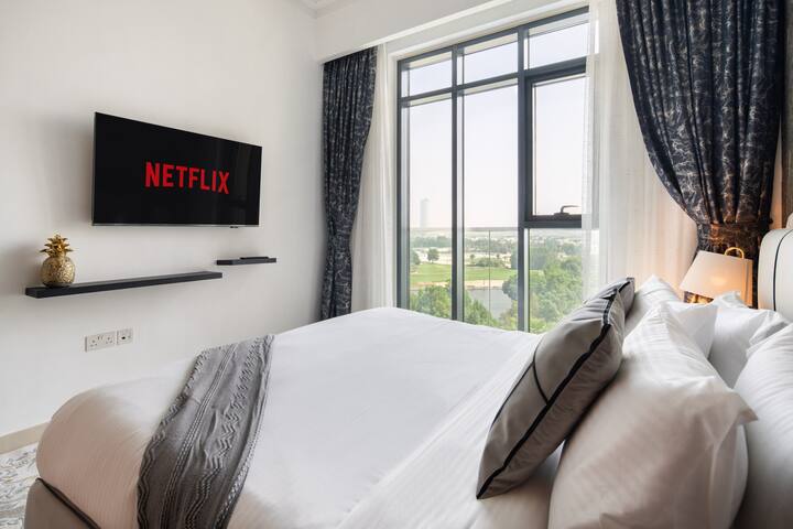 Vida Residences: Bedroom two, the window onto the green